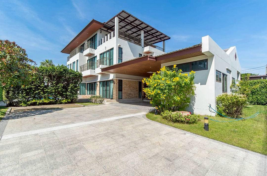 House with Private Pool in Rama 9 